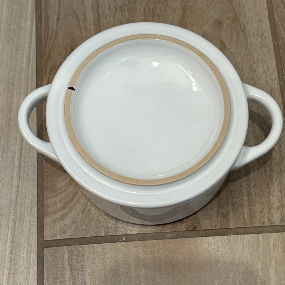 NWT Le Creuset 10cm round stoneware White Mini Cocotte